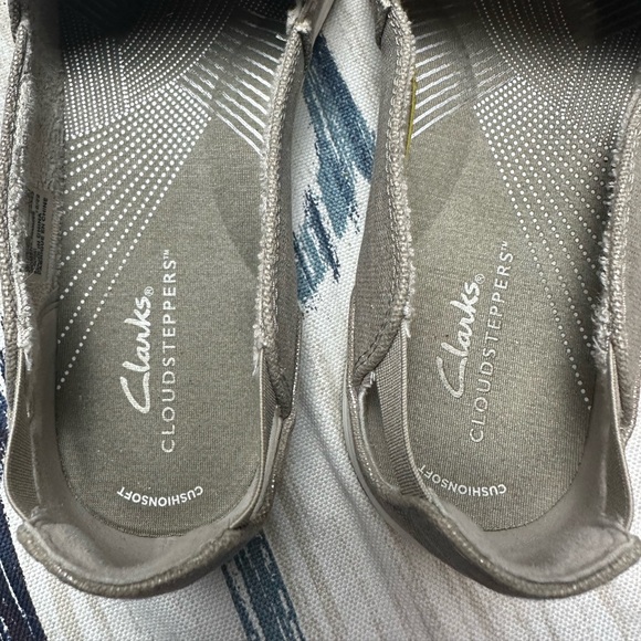Clarks Women’s Size 8 Taupe Canvas Slip-On Shoes | Comfort Casual Sneakers - Picture 6 of 7